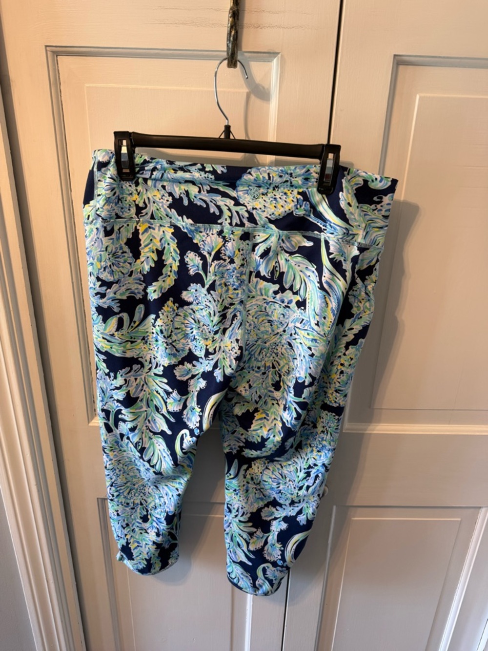 Lilly Pulitzer Navy, Aqua & Pink Floral Capri Leggings NWOT - Picture 9 of 10